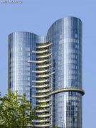 建立垂曲糊口体例设想立异：三叶草弧面布局实